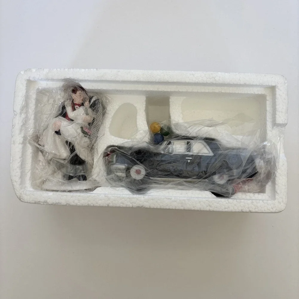 Department 56 Snow Village Just Married Set of 2 Porcelain Village Accessories - Picture 12 of 16